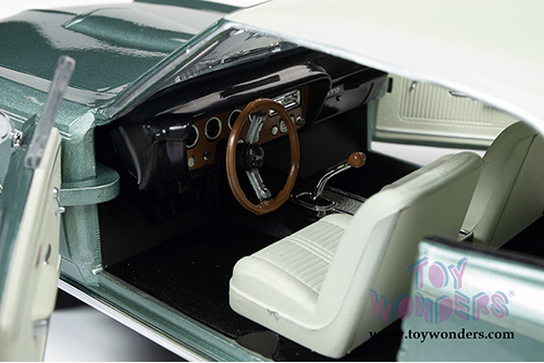 Auto World American Muscle - Hemmings Motor News | Pontiac&reg; GTO&trade; Magazine Cover Car (August 2016) (1966, 1/18 scale diecast model car, Palmetto Green) AMM1192