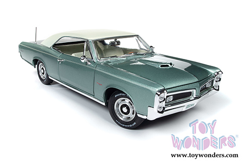 Auto World American Muscle - Hemmings Motor News | Pontiac&reg; GTO&trade; Magazine Cover Car (August 2016) (1966, 1/18 scale diecast model car, Palmetto Green) AMM1192