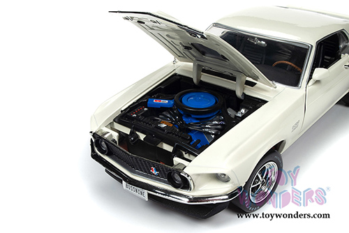 Auto World - American Muscle | Ford Mustang Fastback Boss 429 Hardtop Class of '69 50th Anniversary (1969, 1/18 scale diecast model car, Wimbledon White) AMM1196