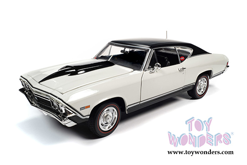 Auto World American Muscle - Chevrolet&reg; Nickey&reg; Chevelle&reg; Hardtop (1968, 1/18 scale diecast model car, Ermine White/Black) AMM1201