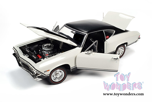 Auto World American Muscle - Chevrolet&reg; Nickey&reg; Chevelle&reg; Hardtop (1968, 1/18 scale diecast model car, Ermine White/Black) AMM1201