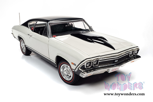 Auto World American Muscle - Chevrolet&reg; Nickey&reg; Chevelle&reg; Hardtop (1968, 1/18 scale diecast model car, Ermine White/Black) AMM1201