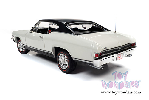Auto World American Muscle - Chevrolet&reg; Nickey&reg; Chevelle&reg; Hardtop (1968, 1/18 scale diecast model car, Ermine White/Black) AMM1201
