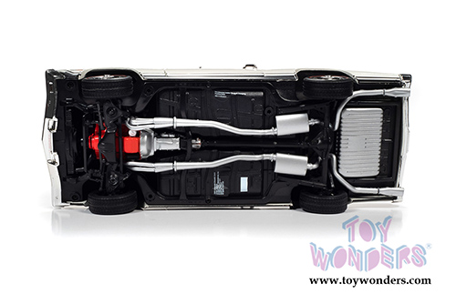 Auto World American Muscle - Chevrolet&reg; Nickey&reg; Chevelle&reg; Hardtop (1968, 1/18 scale diecast model car, Ermine White/Black) AMM1201