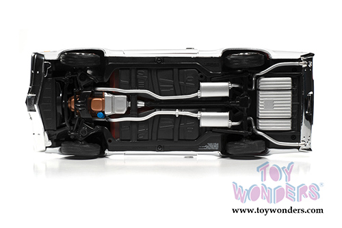 Auto World - American Muscle - Oldsmobile Cutlass S W31 Hardtop Muscle Car & Corvette Nationals (MCACN) (1968, 1/18 scale diecast model car, White) AMM1208