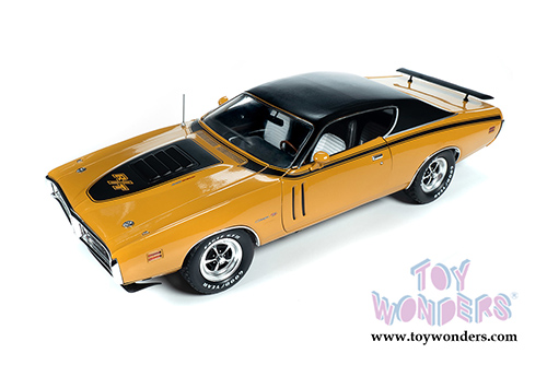 Auto World - American Muscle Dodge Charger R/T Hardtop Muscle Car & Corvette Nationals (MCACN) (1971, 1/18 scale diecast model car, Butterscotch Orange/Black) AMM1210