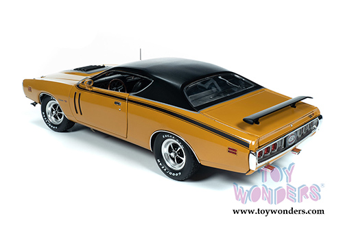 Auto World - American Muscle Dodge Charger R/T Hardtop Muscle Car & Corvette Nationals (MCACN) (1971, 1/18 scale diecast model car, Butterscotch Orange/Black) AMM1210
