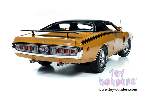 Auto World - American Muscle Dodge Charger R/T Hardtop Muscle Car & Corvette Nationals (MCACN) (1971, 1/18 scale diecast model car, Butterscotch Orange/Black) AMM1210