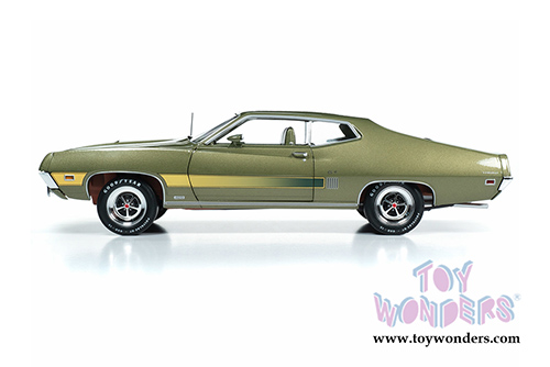 Auto World - American Muscle - Ford Torino GT Hardtop Class of '70 50th Anniversary (1970, 1/18 scale diecast model car, Medium Ivy Green Metallic) AMM1211