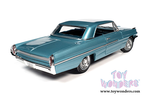 Auto World - Pontiac&reg; Royal Bobcat Catalina Hardtop (1962, 1/18 scale diecast model car, Aquamarine) AMM1212