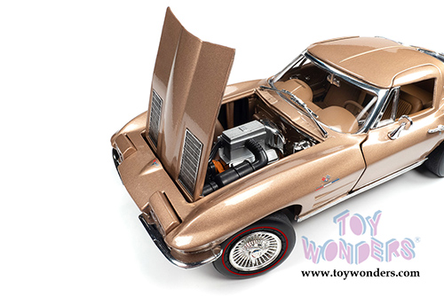 Auto World - American Muscle | Chevrolet&reg; Corvette&reg; Stingray Coupe (1963, 1/18 scale diecast model car, Saddle Tan) AMM1222