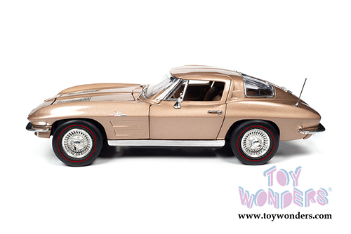 Auto World - American Muscle | Chevrolet&reg; Corvette&reg; Stingray Coupe (1963, 1/18 scale diecast model car, Saddle Tan) AMM1222