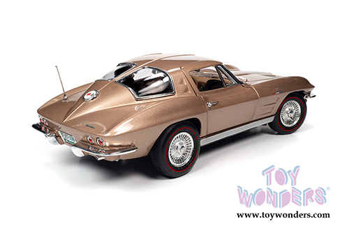 Auto World - American Muscle | Chevrolet&reg; Corvette&reg; Stingray Coupe (1963, 1/18 scale diecast model car, Saddle Tan) AMM1222