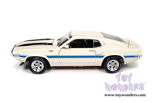 Auto World - American Muscle | Shelby GT-500® Class of '70 50th Anniversary (1970, 1/18 scale diecast model car, Wimbledon White) AMM1229