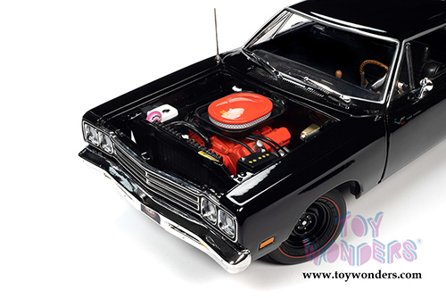 Auto World - American Muscle - Plymouth Road Runner Hardtop Muscle Car & Corvette Nationals (MCACN) (1969.5, 1/18 scale diecast model car, Black Velvet) AMM1232