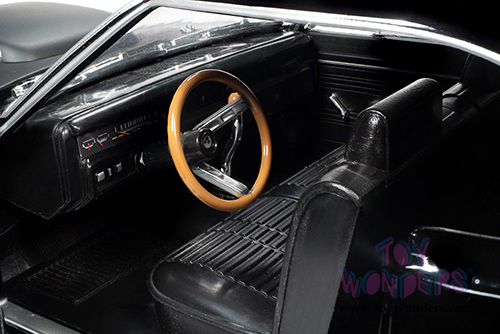 Auto World - American Muscle - Plymouth Road Runner Hardtop Muscle Car & Corvette Nationals (MCACN) (1969.5, 1/18 scale diecast model car, Black Velvet) AMM1232