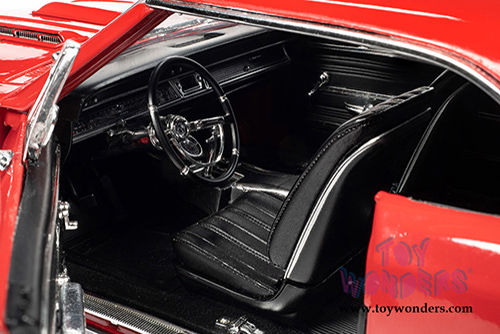 Auto World American Muscle - Hemmings Motor News | Chevrolet&reg; Chevelle&reg; SS 396 Magazine Cover Car (April 2013) (1966, 1/18 scale diecast model car, Regal Red) AMM1233