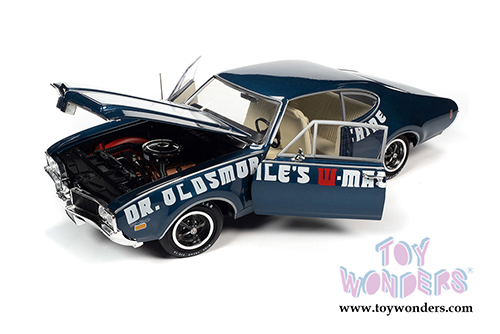 Auto World American Muscle - Oldsmobile&reg; 442 W-30 Coupe Muscle Car & Corvette Nationals (MCACN) (1969, 1/18 scale diecast model car, Trophy Blue/White) AMM1235