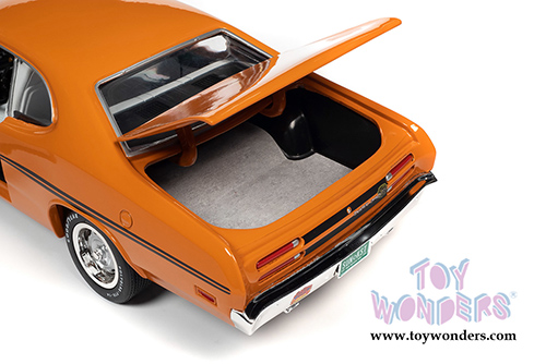 Auto World - American Muscle | Plymouth Duster 340 Hardtop Class of '70 50th Anniversary (1970, 1/18 scale diecast model car, Vitamin C Orange) AMM1239