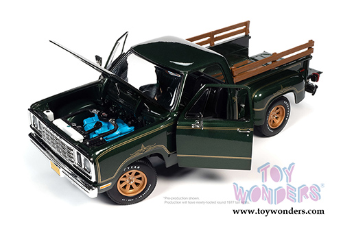 Auto World American Muscle - Dodge Warlock 150 Custom Stepside Pickup Truck (1977, 1/18 scale diecast model car, Medium Green Sunfire/Gold) AMM1243