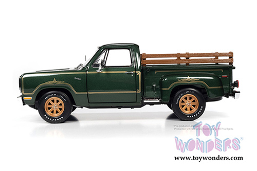Auto World American Muscle - Dodge Warlock 150 Custom Stepside Pickup Truck (1977, 1/18 scale diecast model car, Medium Green Sunfire/Gold) AMM1243