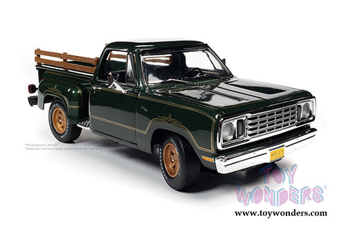 Auto World American Muscle - Dodge Warlock 150 Custom Stepside Pickup Truck (1977, 1/18 scale diecast model car, Medium Green Sunfire/Gold) AMM1243