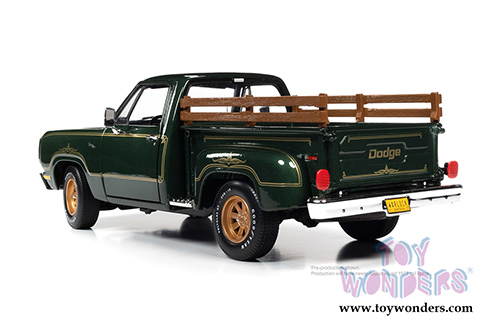 Auto World American Muscle - Dodge Warlock 150 Custom Stepside Pickup Truck (1977, 1/18 scale diecast model car, Medium Green Sunfire/Gold) AMM1243