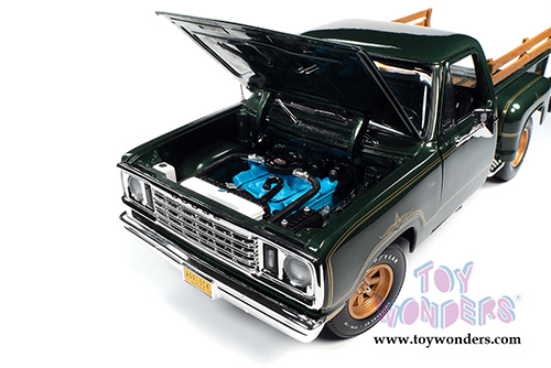 Auto World American Muscle - Dodge Warlock 150 Custom Stepside Pickup Truck (1977, 1/18 scale diecast model car, Medium Green Sunfire/Gold) AMM1243