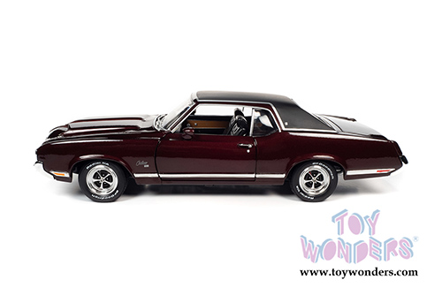 Auto World - American Muscle | Oldsmobile&reg; Cutlass SX Hardtop Class of '70 50th Anniversary (1970, 1/18 scale diecast model car, Burgundy Mist) AMM1245