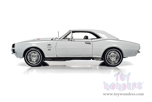 Auto World - American Muscle 30th Anniversary | Yenko&reg; Chevrolet&reg; Camaro&reg; SS&trade; 427 Hardtop Muscle Car & Corvette Nationals (MCACN) (1967, 1/18 scale diecast model car, Ermine White with black striping) AMM1261