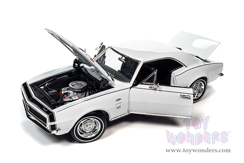 Auto World - American Muscle 30th Anniversary | Yenko&reg; Chevrolet&reg; Camaro&reg; SS&trade; 427 Hardtop Muscle Car & Corvette Nationals (MCACN) (1967, 1/18 scale diecast model car, Ermine White with black striping) AMM1261