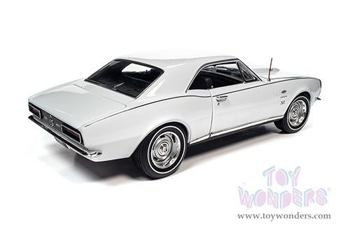 Auto World - American Muscle 30th Anniversary | Yenko&reg; Chevrolet&reg; Camaro&reg; SS&trade; 427 Hardtop Muscle Car & Corvette Nationals (MCACN) (1967, 1/18 scale diecast model car, Ermine White with black striping) AMM1261