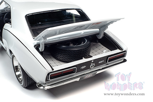 Auto World - American Muscle 30th Anniversary | Yenko&reg; Chevrolet&reg; Camaro&reg; SS&trade; 427 Hardtop Muscle Car & Corvette Nationals (MCACN) (1967, 1/18 scale diecast model car, Ermine White with black striping) AMM1261