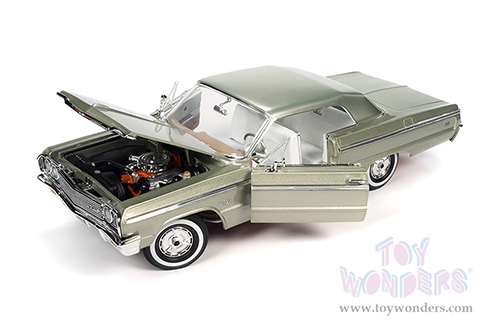 Auto World - American Muscle 30th Anniversary | Chevy&reg; Impala&trade; SS&trade; 409 Hardtop (1964, 1/18 scale diecast model car, Meadow Green) AMM1264