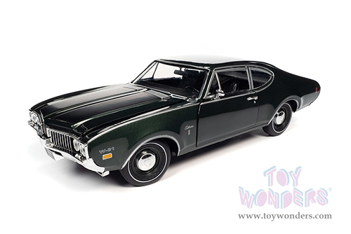 Auto World American Muscle - Oldsmobile® Cutlass SW-31 Post Coupe Muscle Car & Corvette Nationals (MCACN) (1969, 1/18 scale diecast model car, Glade Green/Black) AMM1271