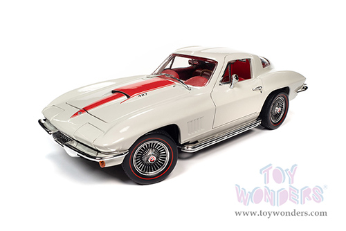 Auto World American Muscle - Chevrolet&reg; Corvette&reg; 427 Hardtop (1967, 1/18 scale diecast model car, White/Red Stinger stripe) AMM1279