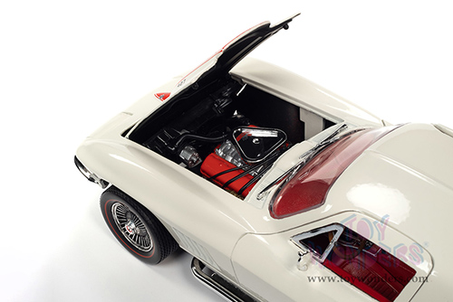Auto World American Muscle - Chevrolet&reg; Corvette&reg; 427 Hardtop (1967, 1/18 scale diecast model car, White/Red Stinger stripe) AMM1279