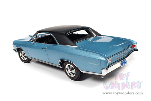 Auto World American Muscle - Chevrolet&reg; Chevelle&reg; SS&trade; 396 Hardtop (1966, 1/18 scale diecast model car, Mist Blue/Black top) AMM1282