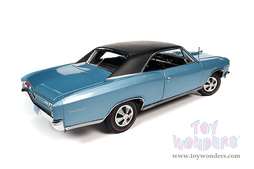 Auto World American Muscle - Chevrolet&reg; Chevelle&reg; SS&trade; 396 Hardtop (1966, 1/18 scale diecast model car, Mist Blue/Black top) AMM1282