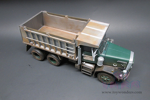 AMT - Model Kit | Autocar DC-9964B Dump Truck (1/25 scale Plastic model Kit) AMT1150/06