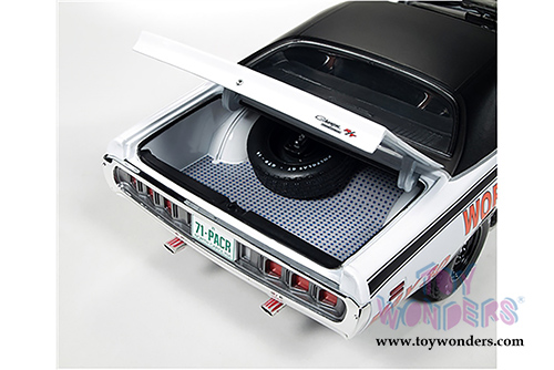 Auto World -  Dodge Charger R/T Hard Top - Charlotte Motor Speedway - World 600 Pace Car (1971, 1/18 scale diecast model car, White with Black) AW223