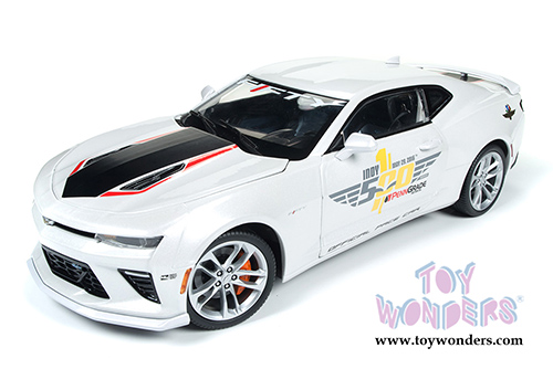 Auto World - Muscle Cars USA |  Chevy&reg; Camaro&reg; SS&trade; Indy 500 Pace Car Hardtop (2017, 1/18 scale diecast model car, White) AW236