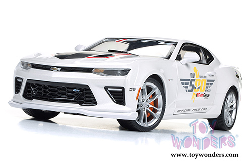 Auto World - Muscle Cars USA |  Chevy&reg; Camaro&reg; SS&trade; Indy 500 Pace Car Hardtop (2017, 1/18 scale diecast model car, White) AW236
