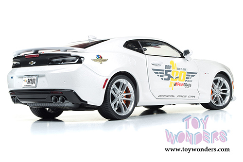Auto World - Muscle Cars USA |  Chevy&reg; Camaro&reg; SS&trade; Indy 500 Pace Car Hardtop (2017, 1/18 scale diecast model car, White) AW236
