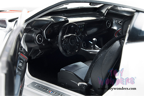 Auto World - Muscle Cars USA |  Chevy&reg; Camaro&reg; SS&trade; Indy 500 Pace Car Hardtop (2017, 1/18 scale diecast model car, White) AW236