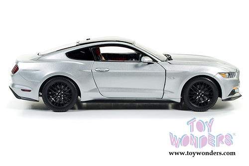 Auto World - Muscle Cars USA | Ford Mustang GT Hard Top (2017, 1/18 scale diecast model car, Silver) AW237