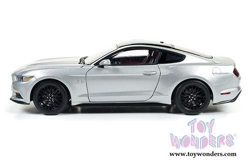 Auto World - Muscle Cars USA | Ford Mustang GT Hard Top (2017, 1/18 scale diecast model car, Silver) AW237