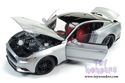 Auto World - Muscle Cars USA | Ford Mustang GT Hard Top (2017, 1/18 scale diecast model car, Silver) AW237