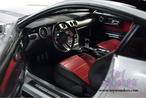 Auto World - Muscle Cars USA | Ford Mustang GT Hard Top (2017, 1/18 scale diecast model car, Silver) AW237