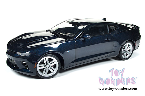 Auto World - Muscle Cars USA | Chevy&reg; Camaro&reg; SS&trade; 50th Anniversary Hardtop (2016, 1/18 scale diecast model car, Blue Velvet) AW239